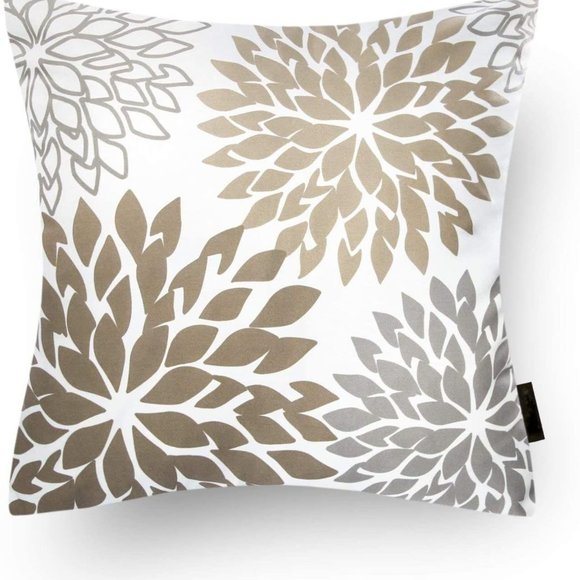 NIB Outdoor Pillow Covers - Picture 4 of 5